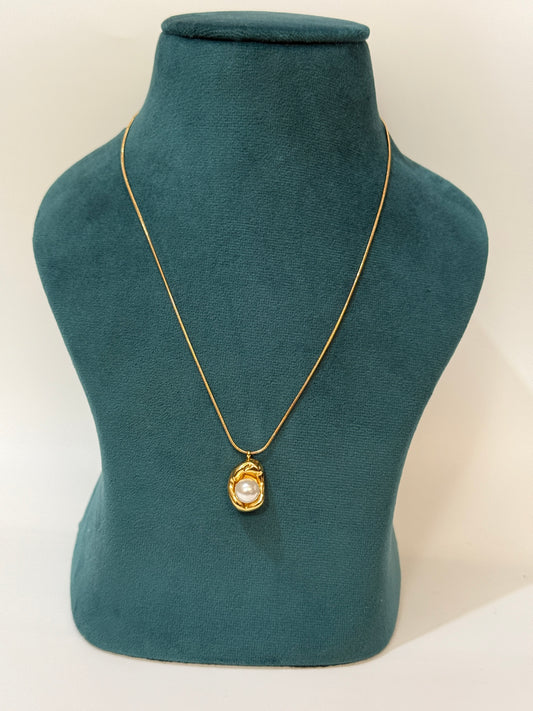 The Seraphina Molten Pearl Necklace