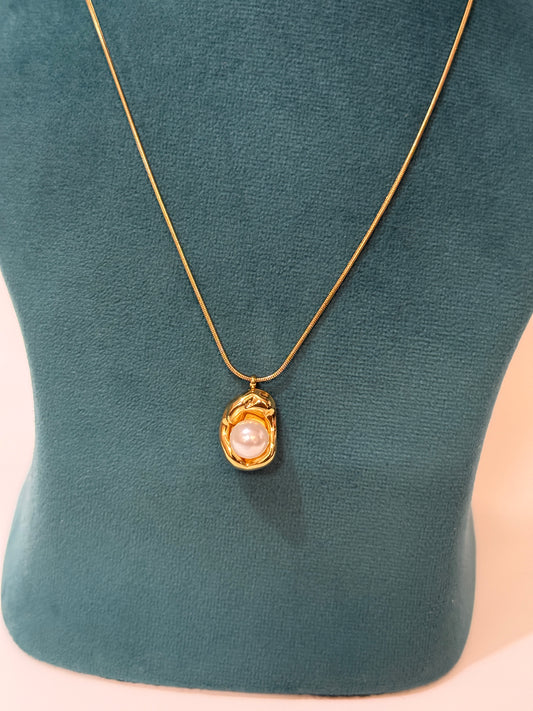 The Seraphina Molten Pearl Necklace