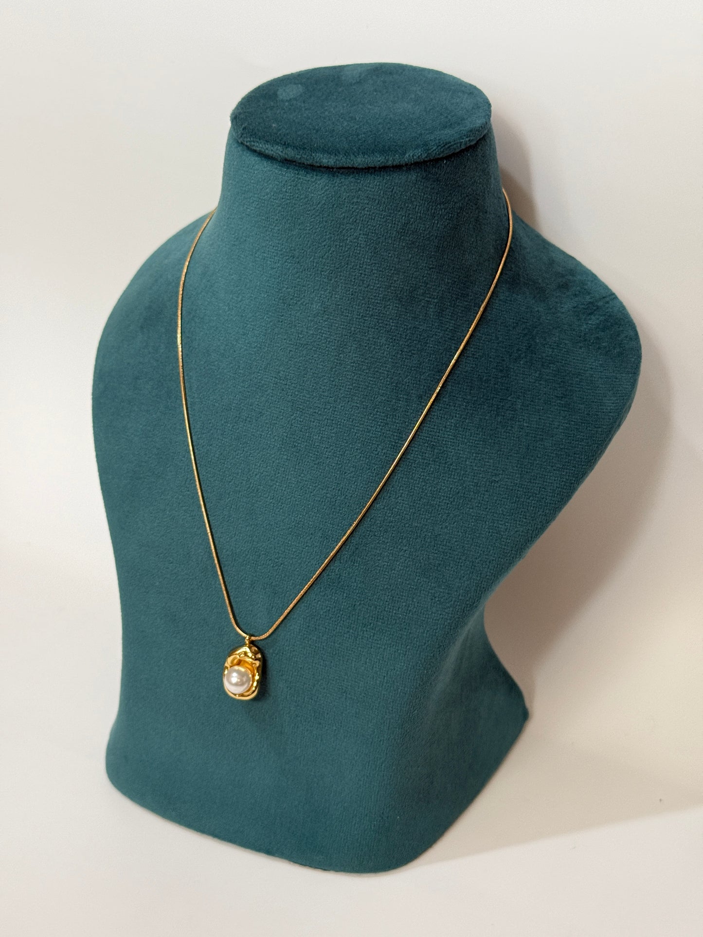 The Seraphina Molten Pearl Necklace