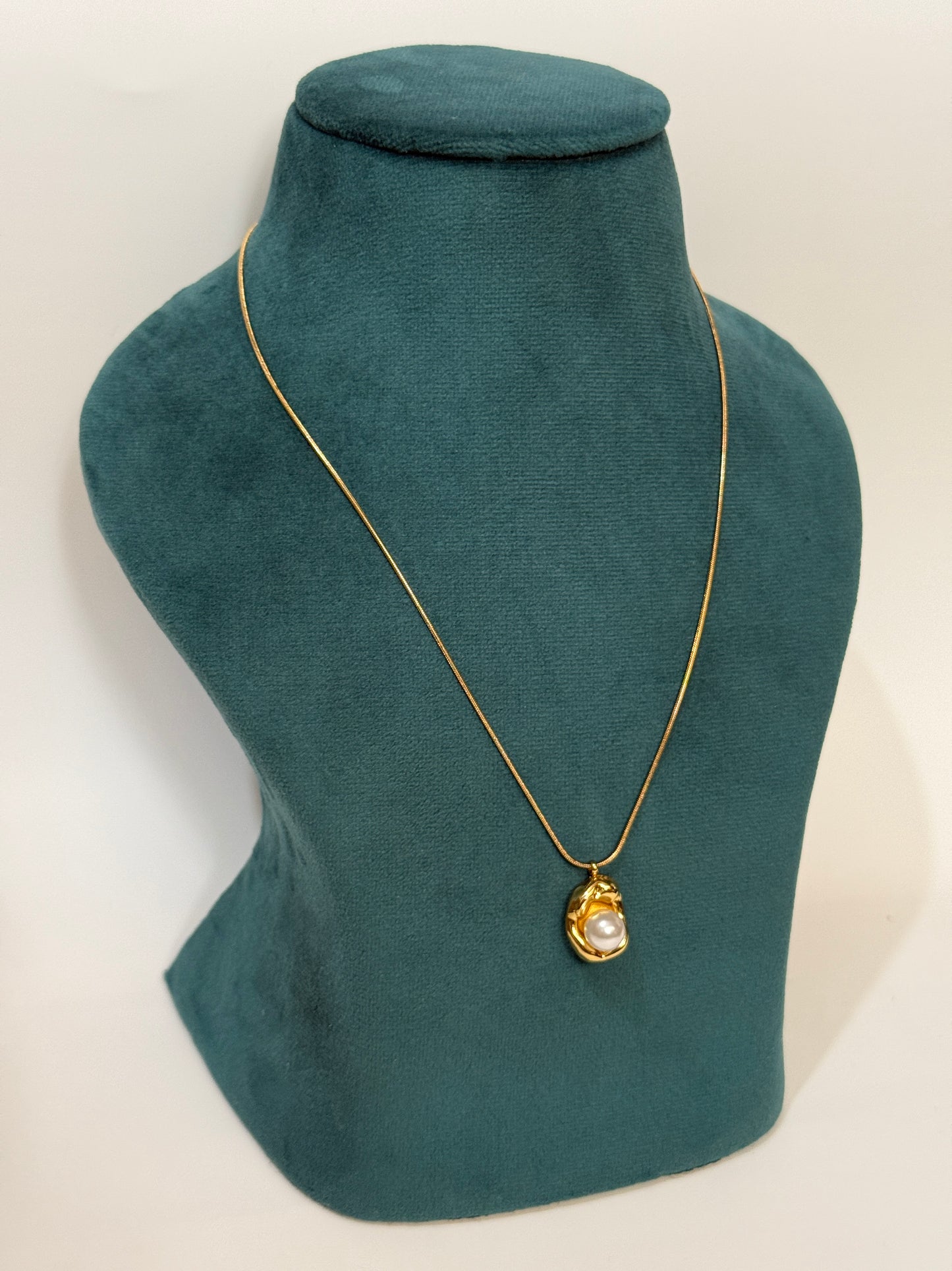 The Seraphina Molten Pearl Necklace