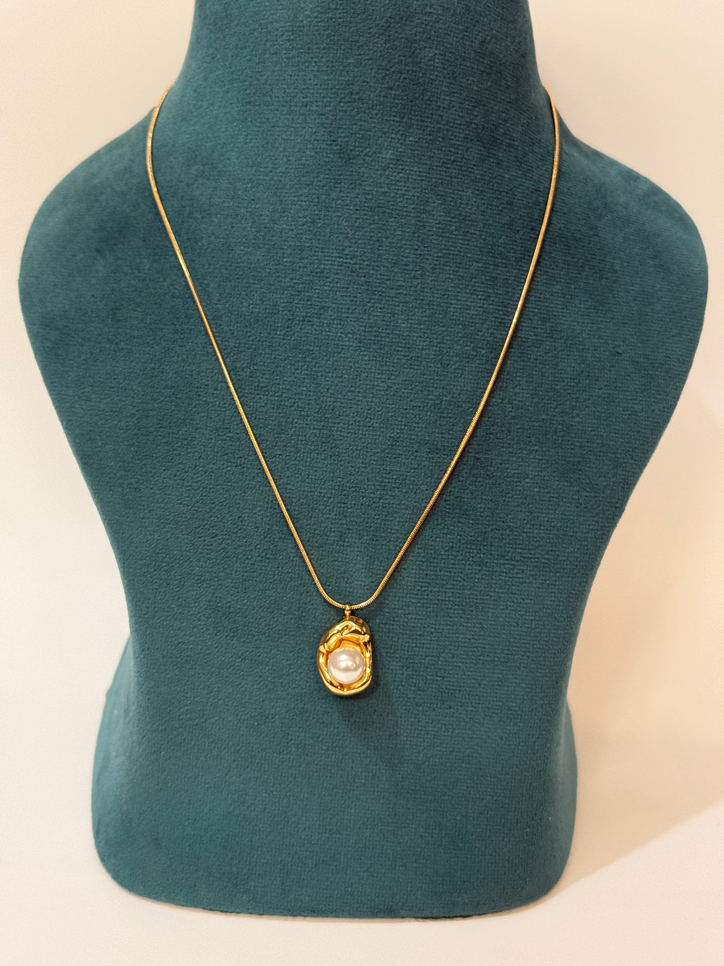 The Seraphina Molten Pearl Necklace